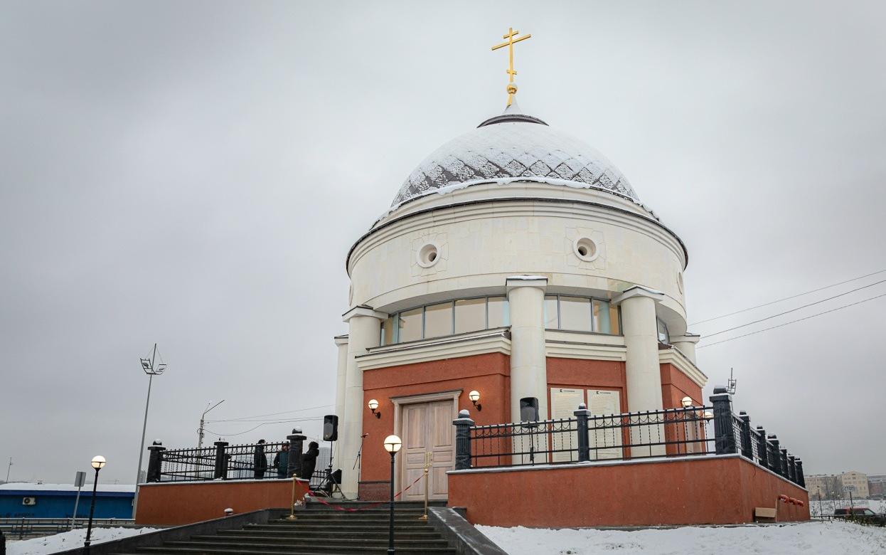 Фотофакт: часовню-долгострой на набережной пруда открыли в Ижевске