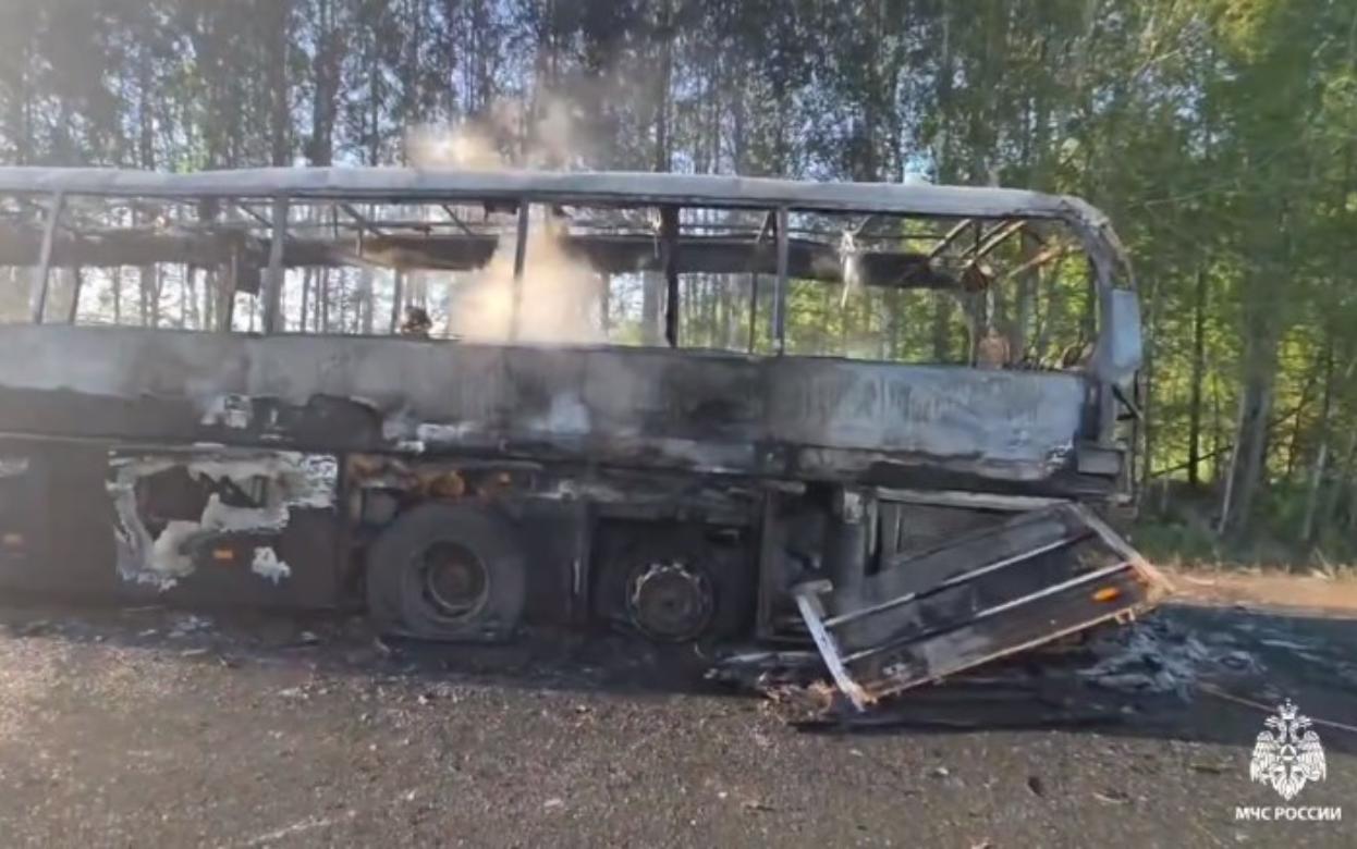 Автобус сгорел на дороге Ува – Сюмси в Удмуртии