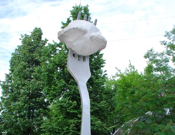 Памятник пельмени в удмуртии фото