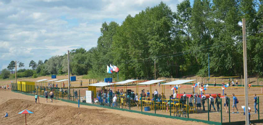 У пруда в Ижевске появился стадион для пляжных видов спорта