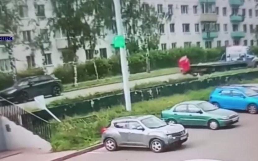 Курьер на электровелосипеде погиб в гор. Металлургов в Ижевске