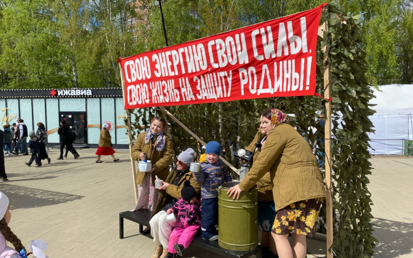 Ижевчане праздную День Победы на Центральной площади