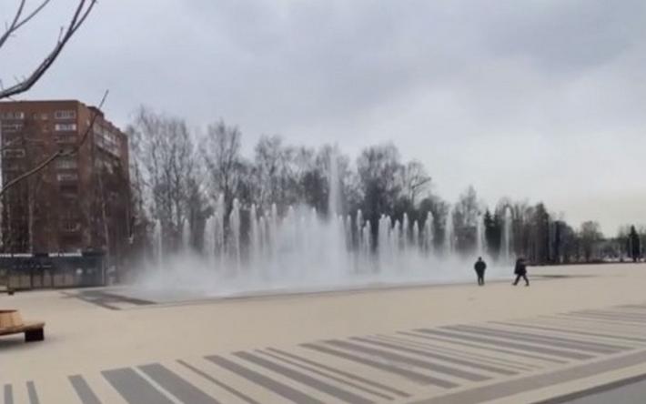 Видеофакт: фонтан запустили на Центральной площади Ижевска