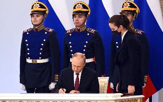 Президент Путин подписал законы о принятии в состав России четырех новых регионов
