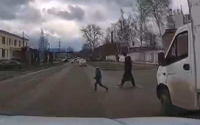 5-летнего мальчика сбили на ул. Магистральной в Ижевске. Видео: Госавтоинспекция Удмуртии