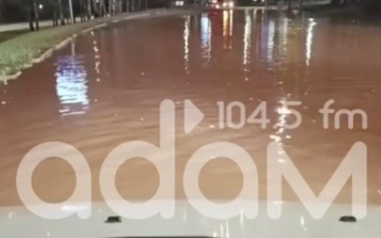 Улицу Камбарскую затопило в Ижевске 2