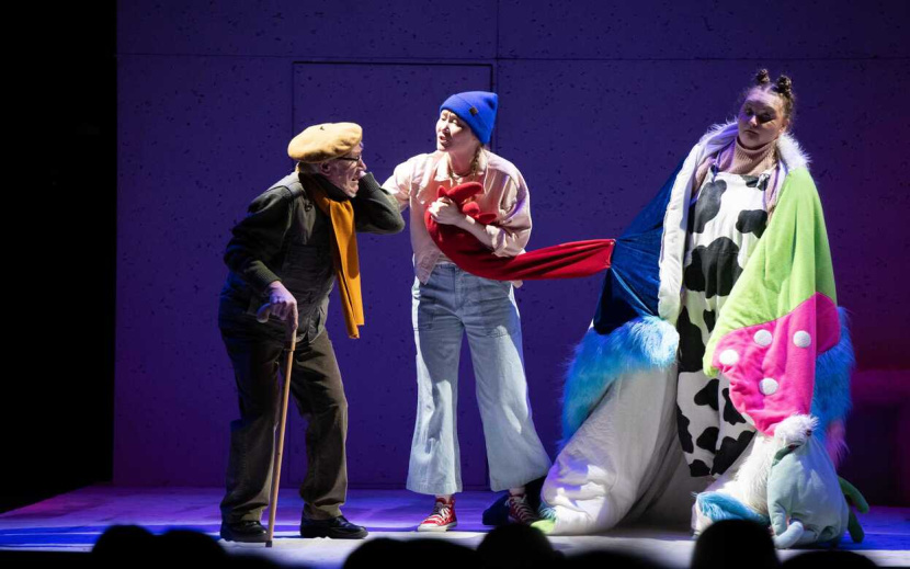   Фрагмент спектакля «Обнимательная машина». Фото: дирекция фестиваля «Снежность»