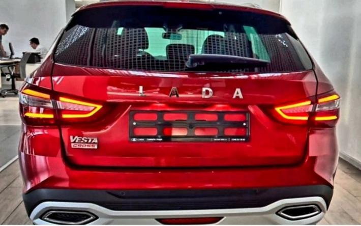«Прощальные» автомобили Lada Vesta из Ижевска заметили в автосалонах