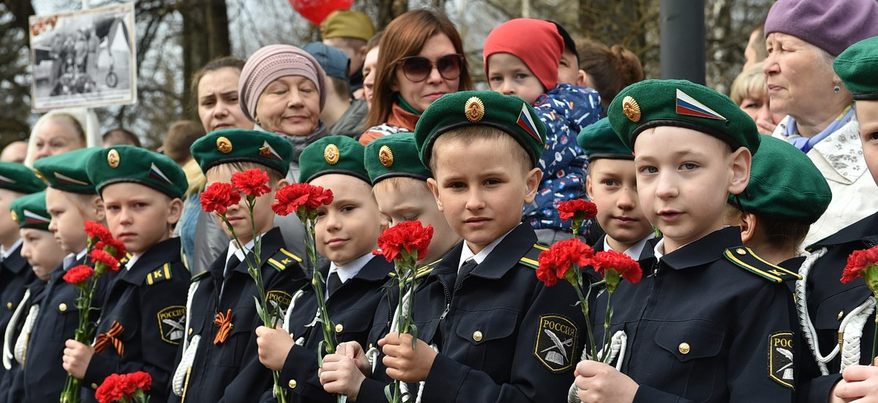 Врио Главы Удмуртии Александр Бречалов возложил цветы к Вечному огню в Ижевске