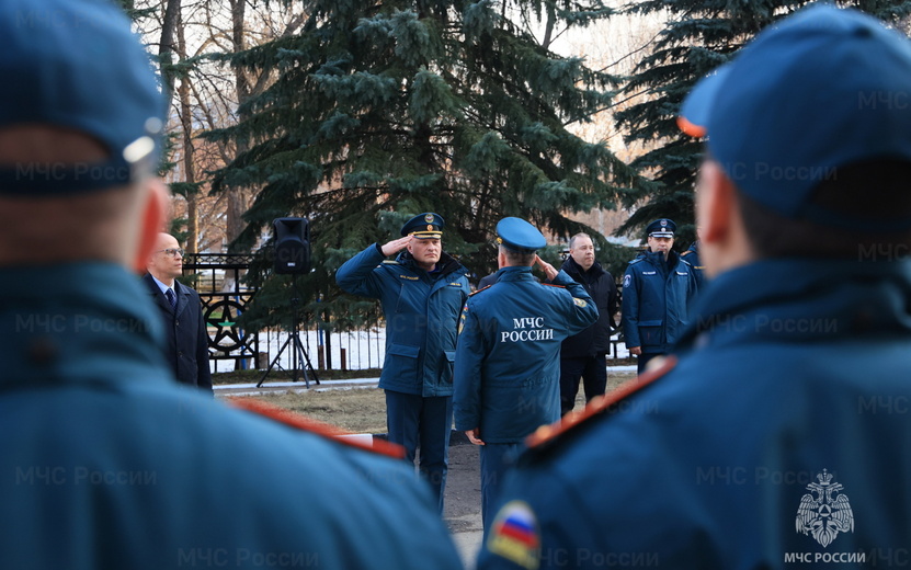 Глава МЧС России в Ижевске передал коллегам из Удмуртии новую спецтехнику