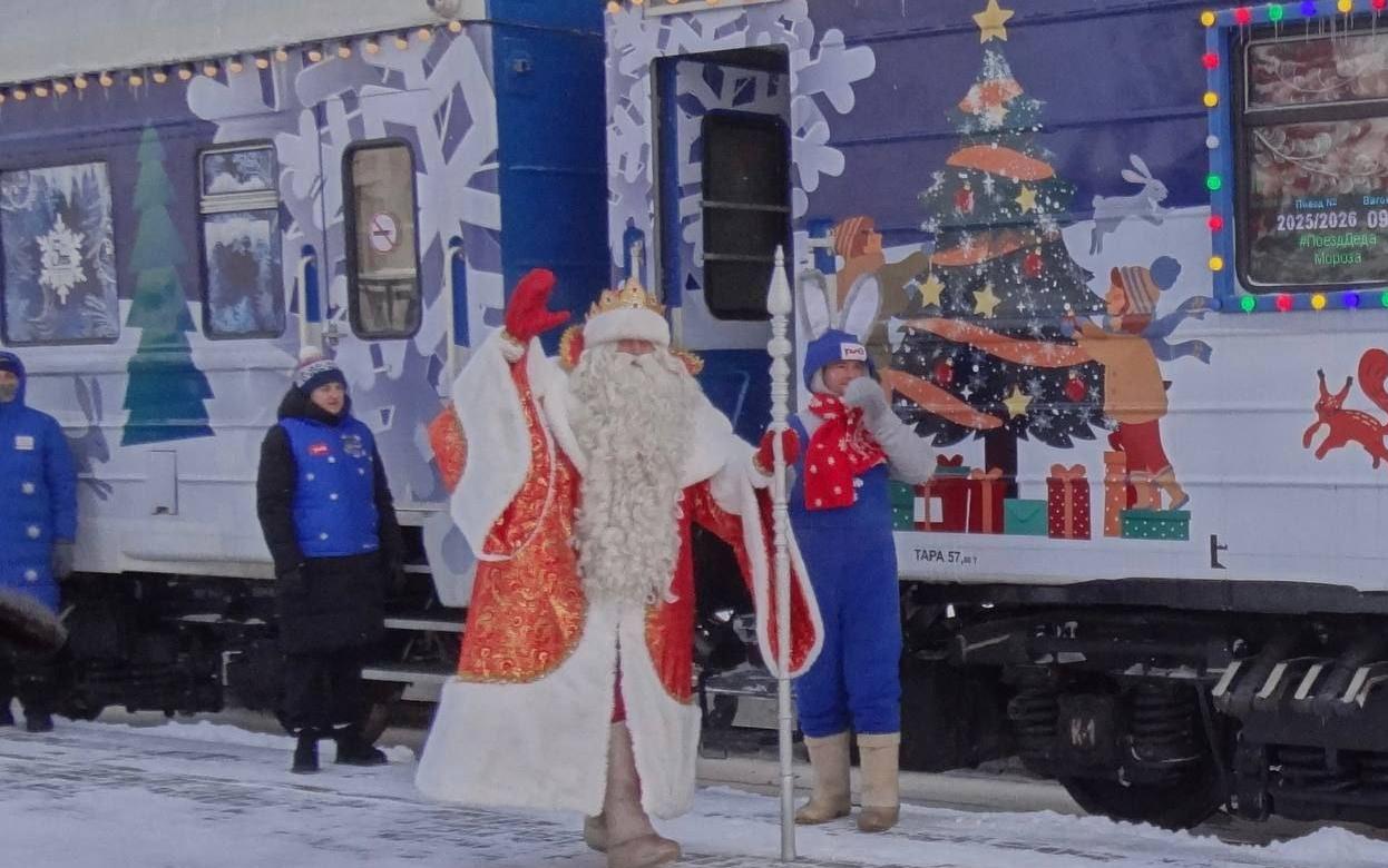 Фотофакт: поезд Деда Мороза посетил Ижевск