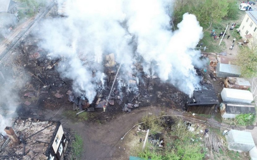 Пожар на ул. Куйбышева в Сарапуле, фото: пресс-служба ГУ МЧС по Удмуртии