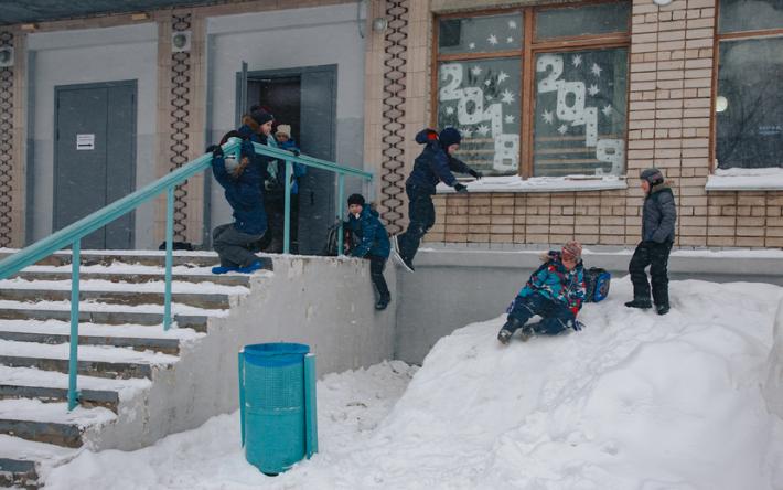 Школьники Ижевска останутся дома 10 января
