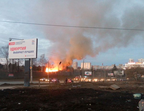 В СНТ «Металлург-3» в Ижевске загорелся дачный домик