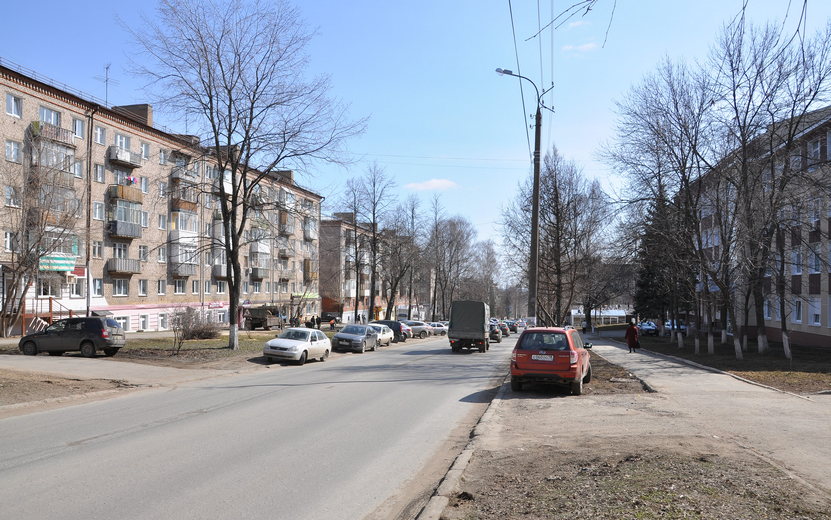 Глава Удмуртии поручил еще раз изучить проект ремонта тротуара на улице Коммунаров
