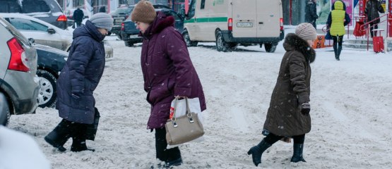 Снегопад в Ижевске: горожане жалуются на нечищеные пешеходные дорожки
