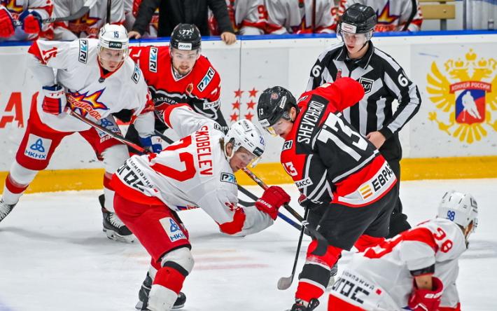 Хоккеисты «Ижстали» разгромно проиграли в Новокузнецке