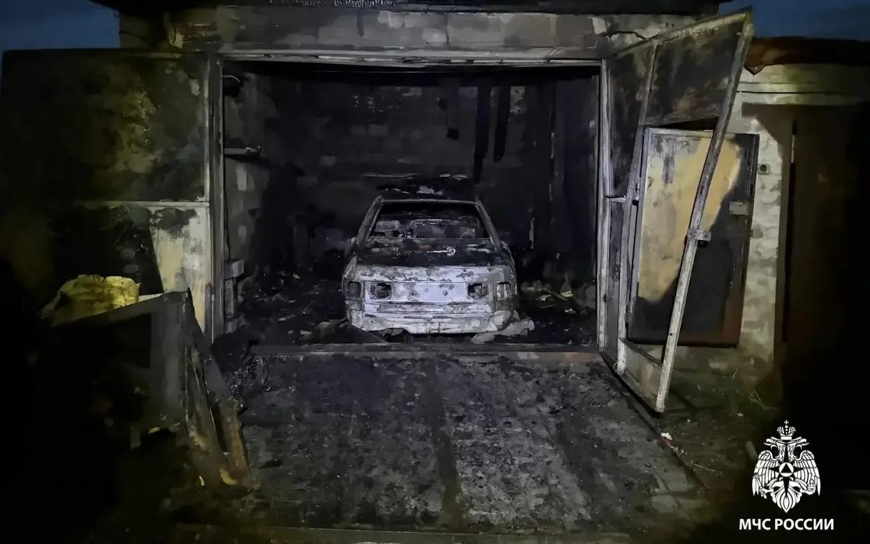 Автомобиль Audi сгорел в гараже под Ижевском из-за неосторожной сварки
