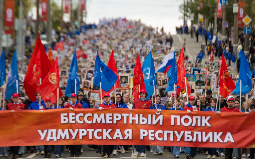 Бессмертный полк прошел по улице Пушкинской. Видео: Ксения Аксенова