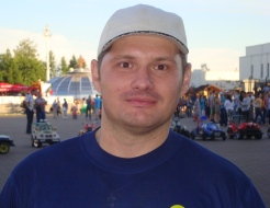 Рекордсмен по поднятию штанги Олег Копысов. Фото автора
