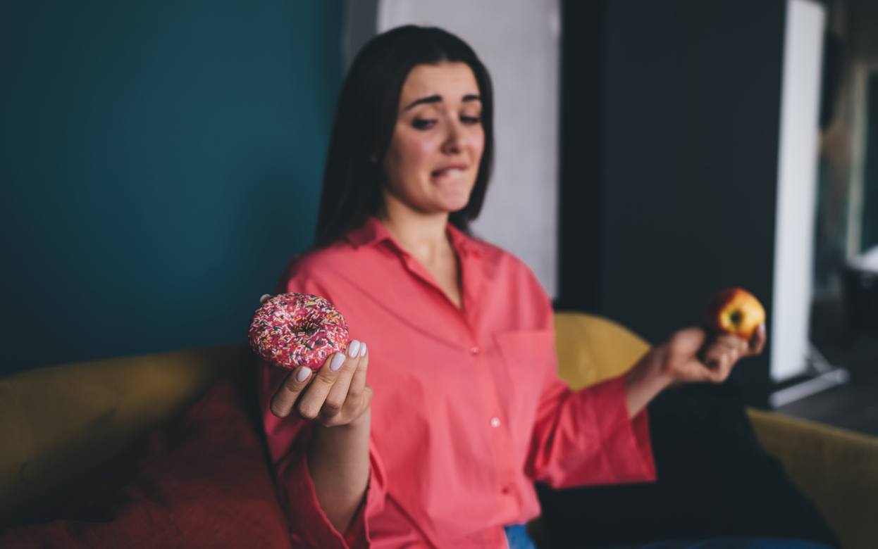 Тянет на сладкое каждый день? 10 скрытых причин, о которых вы не задумывались