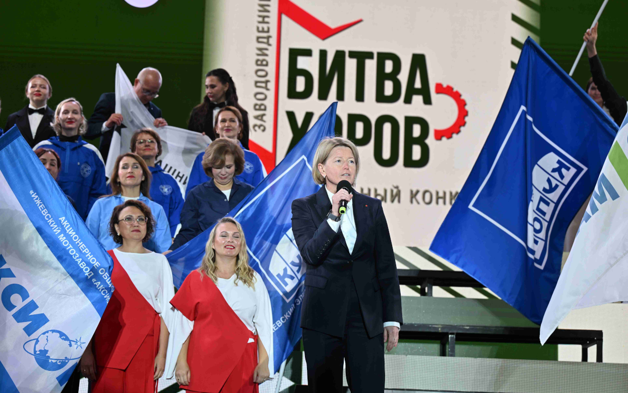 Более 200 заводчан объединились на сцене «Заводовидения» в Ижевске
