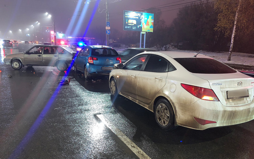 Девушка пострадала в ДТП с тремя машинами в Ижевске