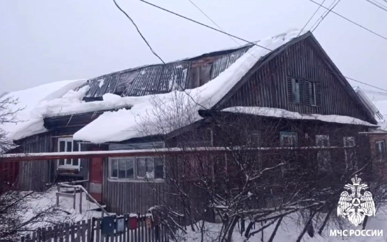 Еще три крыши рухнули в Удмуртии под тяжестью снега