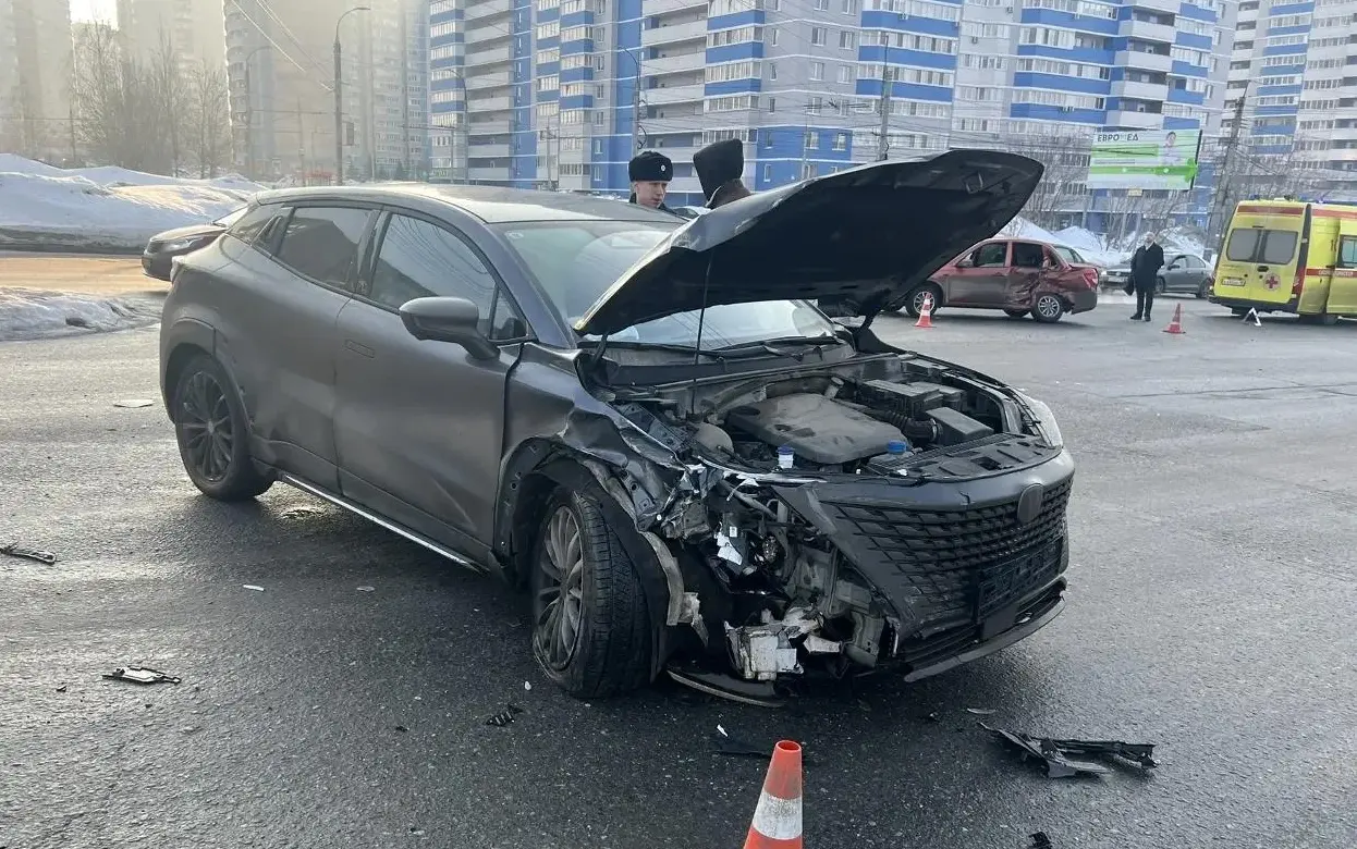 Четыре человека пострадали в ДТП на ул. 40 лет Победы в Ижевске