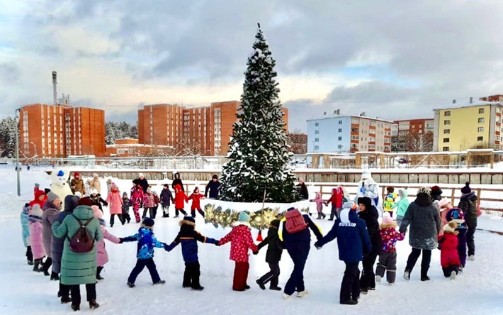 Большую новогоднюю елку для городских мероприятий не будут покупать в Воткинске