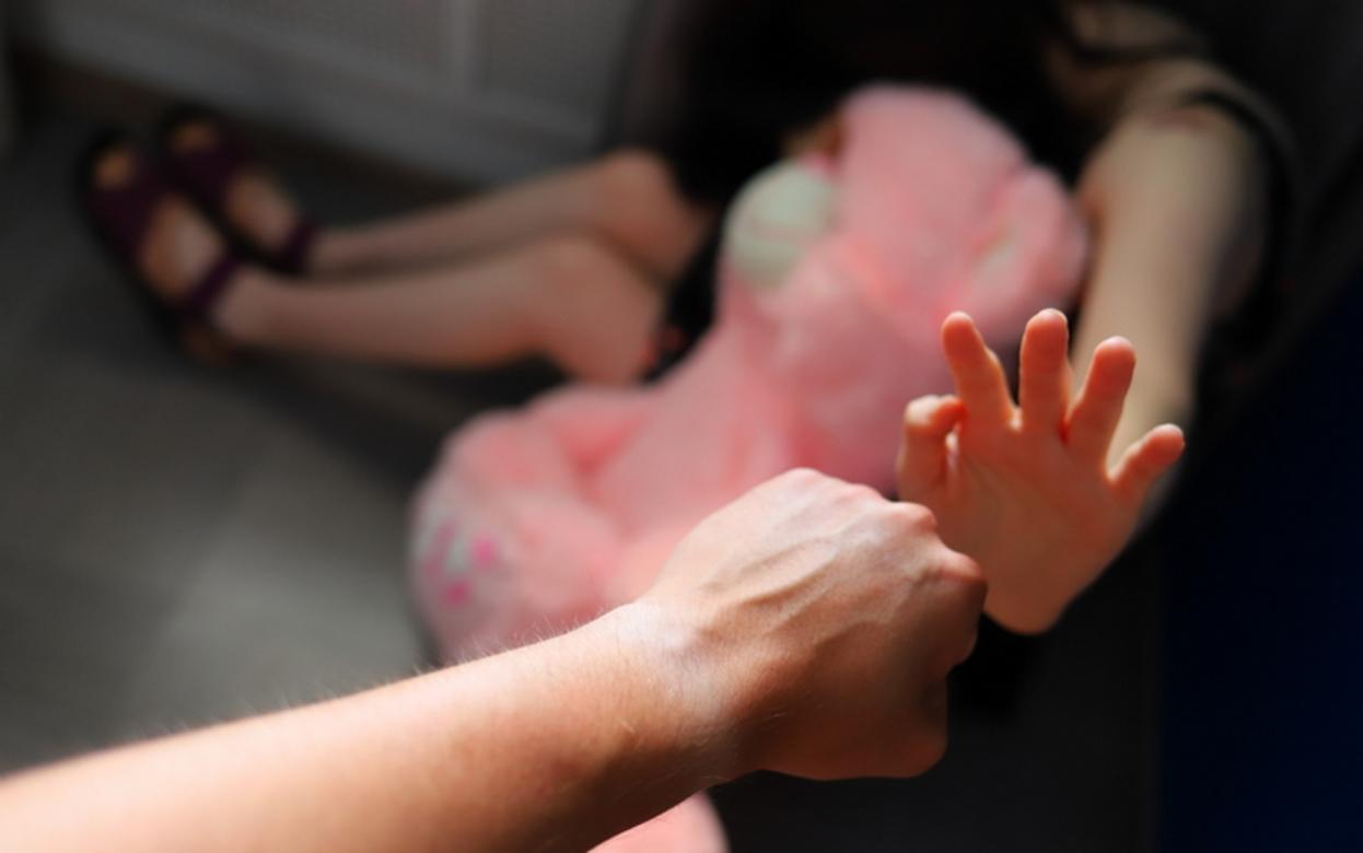 Пьющую мать обвинили в избиении дочек в Удмуртии