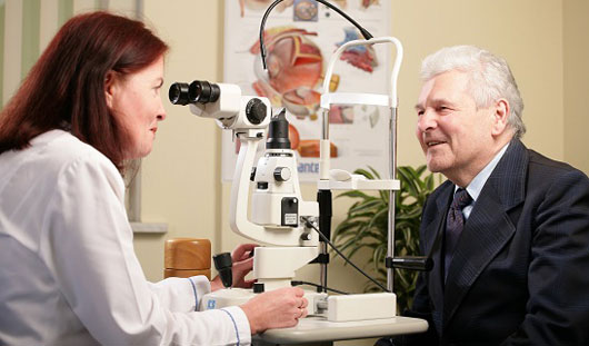 О бесплатной офтальмологии и школе для больных глаукомой