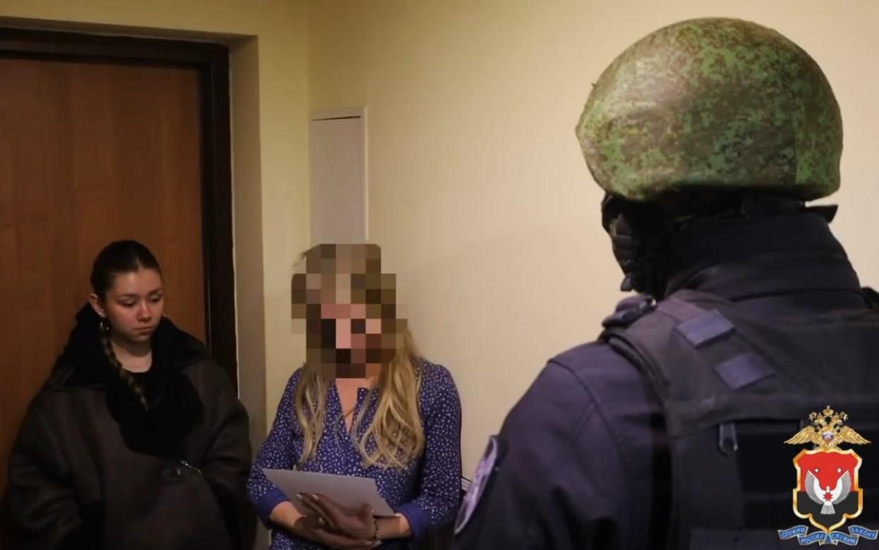 Жительницу Ижевска задержали за легализацию мигрантов из Узбекистана