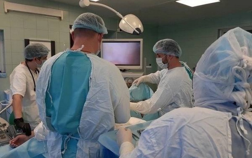 Спаянную с сердцем объемную кисту удалили врачи у ребенка в Ижевске