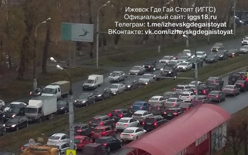 Городок Металлургов и улица Кирова встали в пробках в Ижевске