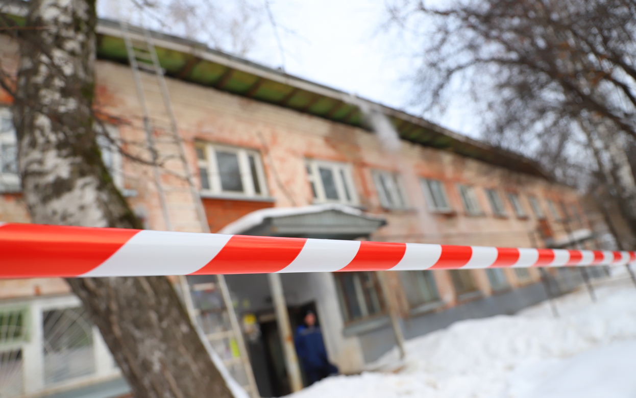 Крыша пятиэтажки на ул. Пушкинской обрушилась в Ижевске