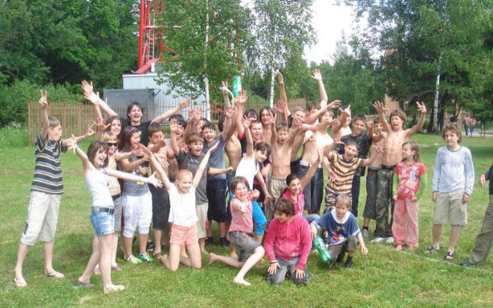 Антиковидные ограничения для детских лагерей сняли в России