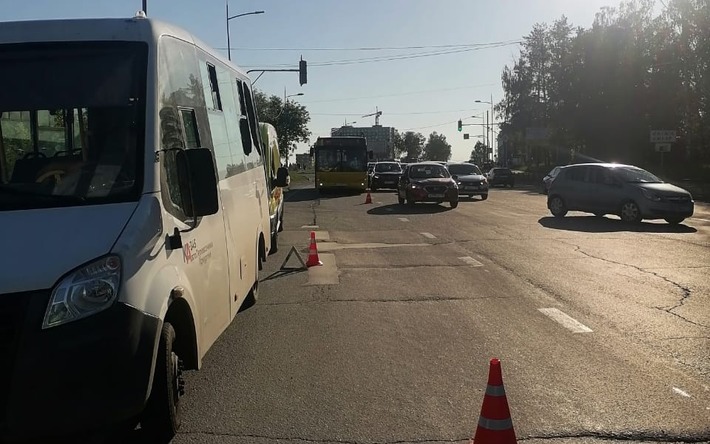 В Ижевске на улице Камбарской столкнулись два автобуса