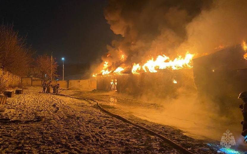 Специалисты взяли пробы воздуха на месте крупного пожара в Ижевске