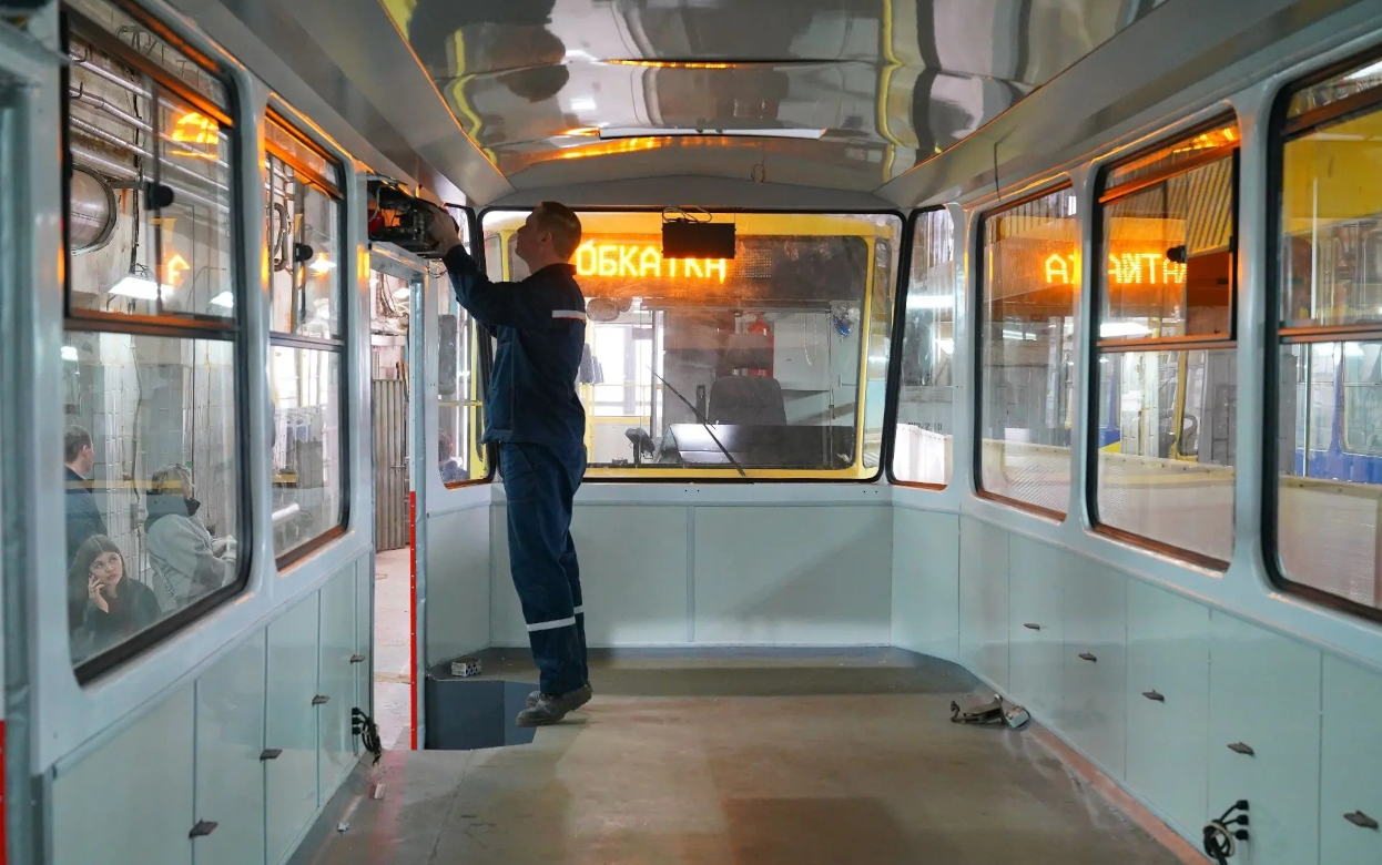 9 трамвайных вагонов 80-х годов обновят специалисты ИжГЭТ