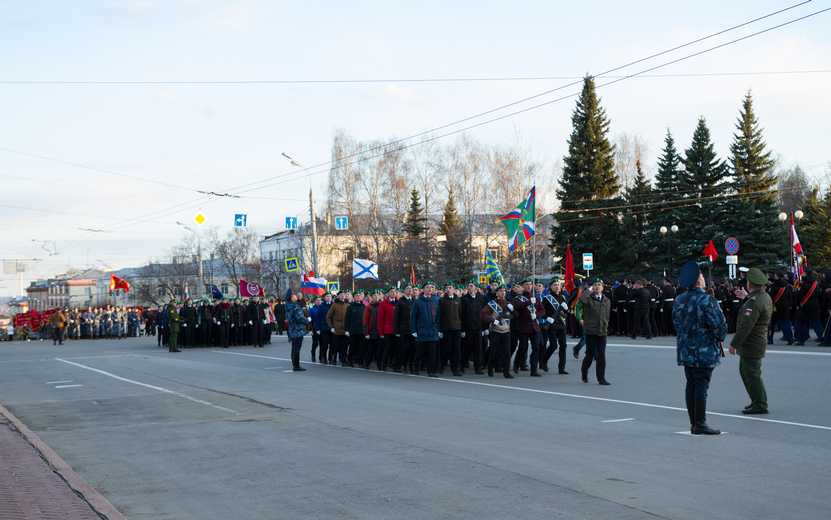 Парковку перед мэрией Ижевска закроют из-за репетиций Парада Победы