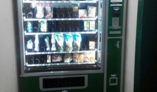 В одном из ижевских подъездов жители установили себе автомат с едой