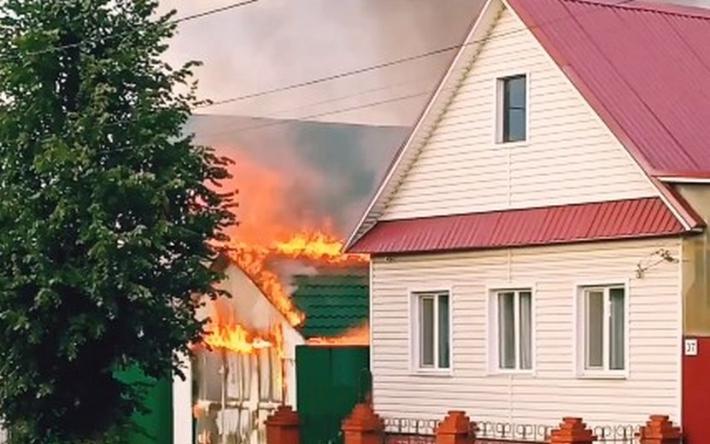 Гараж сгорел на улице Братской в Ижевске