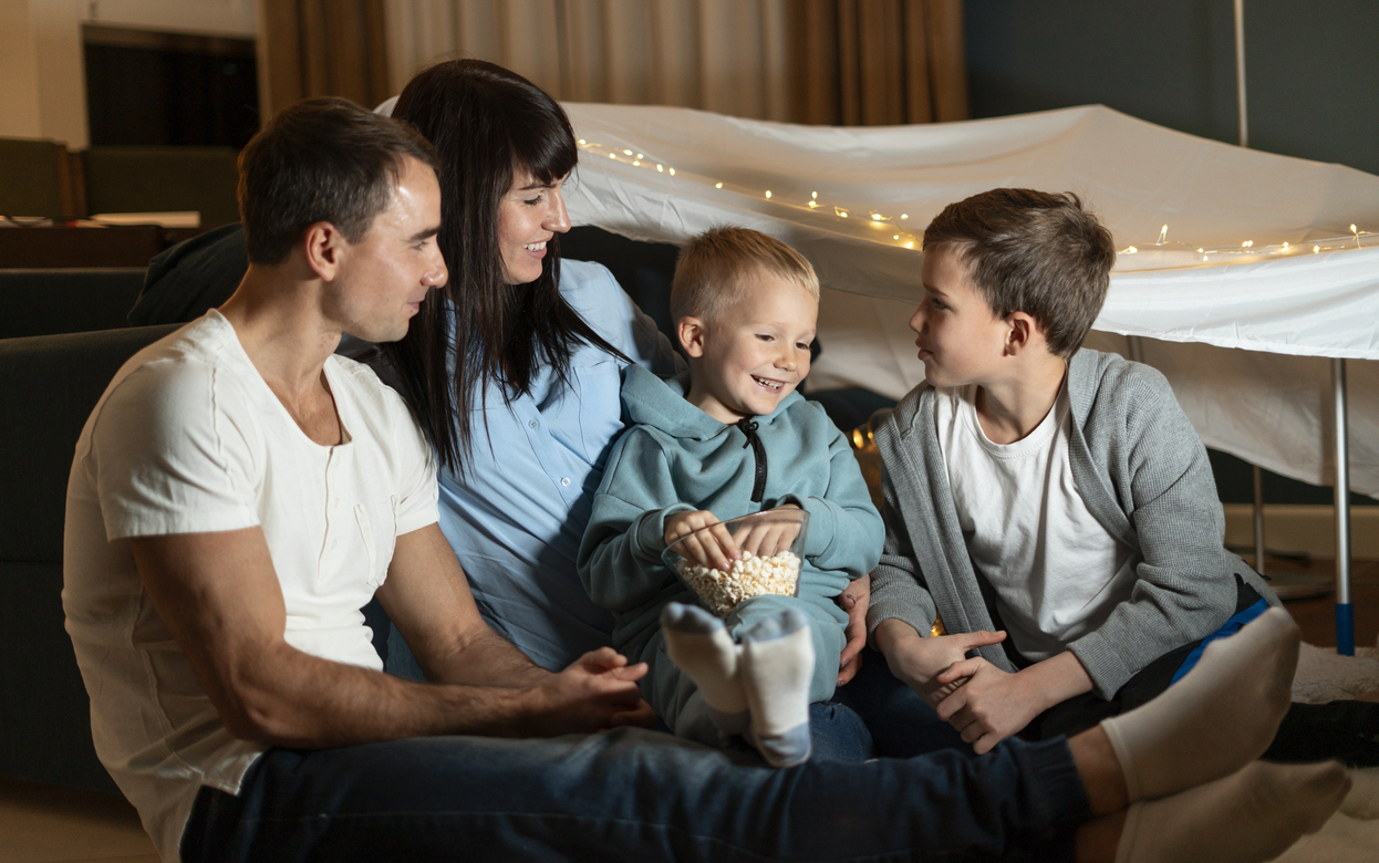 13 новых фильмов для просмотра с семьей в новогодние вечера