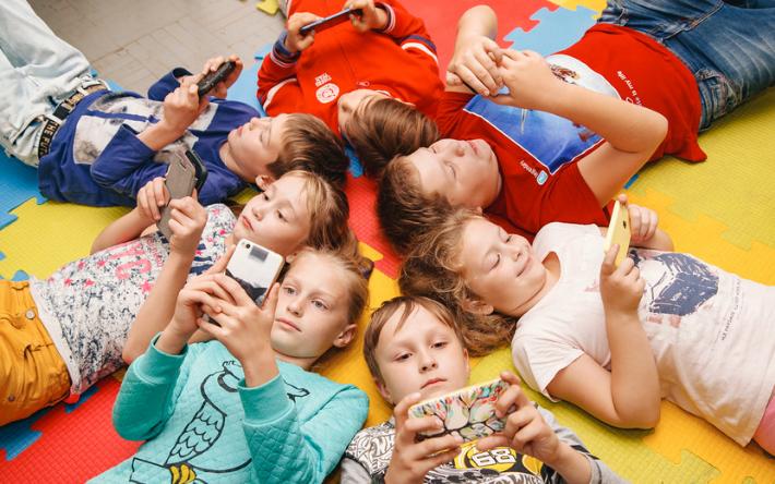 6 смартфонов до 10 тысяч рублей, которые подойдут для ребенка в начальной школе