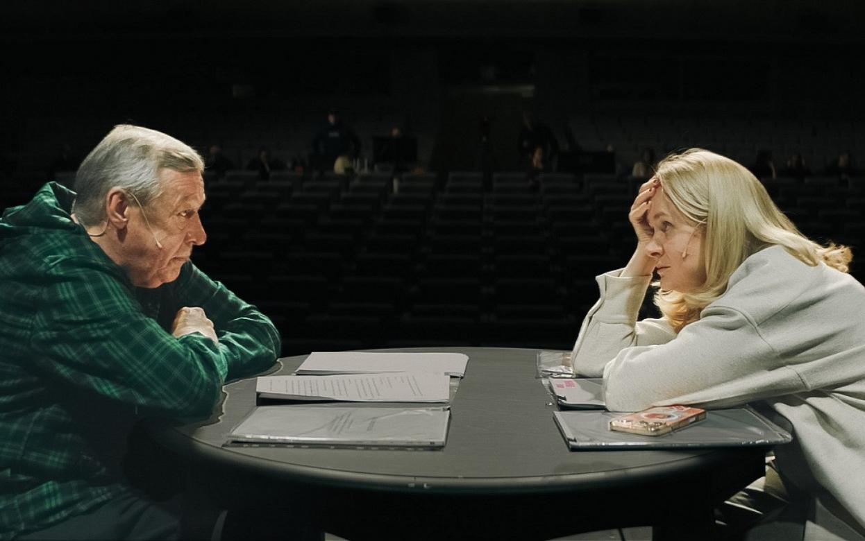 Бывший зэк на сцене: Михаил Ефремов вернулся в театр 