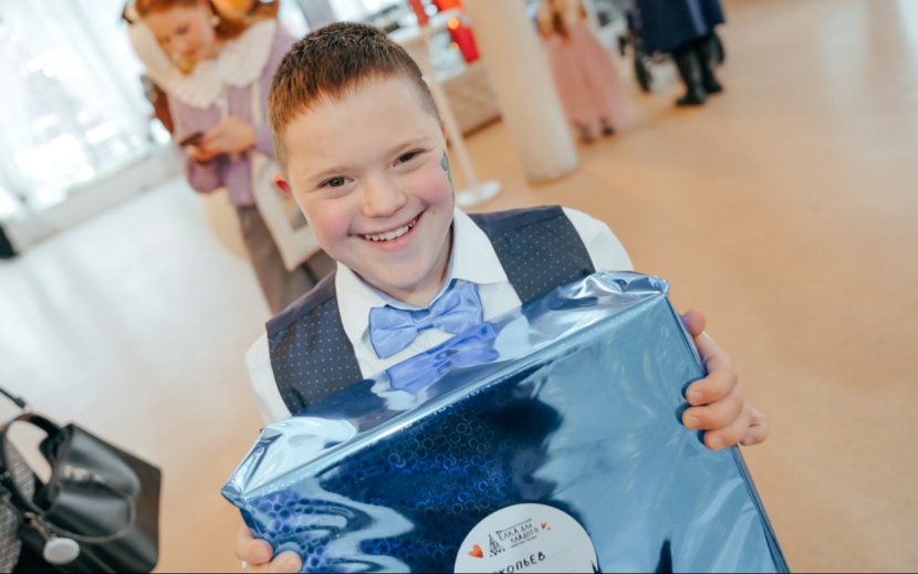 Главная цель акции – устроить детям запоминающийся новогодний утренник и, конечно, раздать подарки. фото: архив редакции.