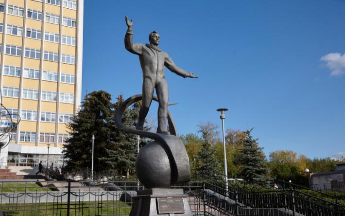 Гагарин в городе: какие объекты в Ижевске носят имя первого космонавта 