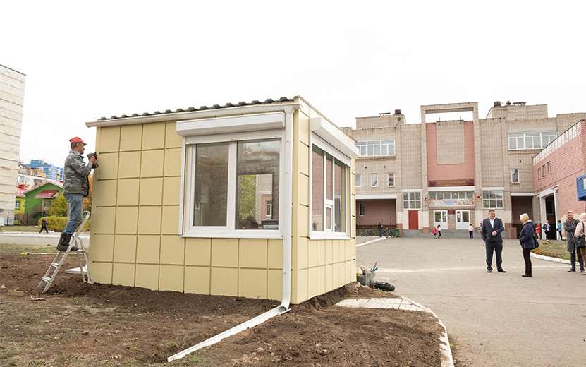 Установить и оборудовать КПП в 18 школах Ижевска обещают до конца года