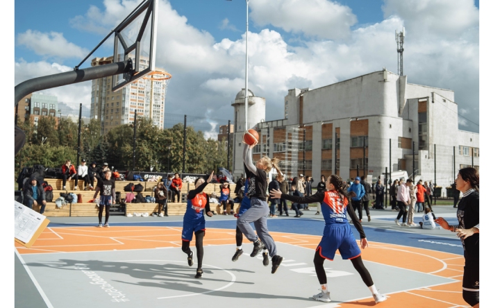 Центр уличного баскетбола открылся в Ижевске около дворца детского (юношеского) творчества